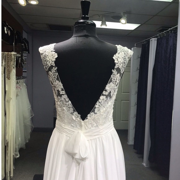 Lia Mia - Style OC2028 - Size 12 - Ivory - Picture 4 of 4